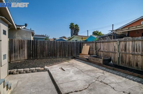 1490 76th Ave, Oakland CA  94621-2709 exterior