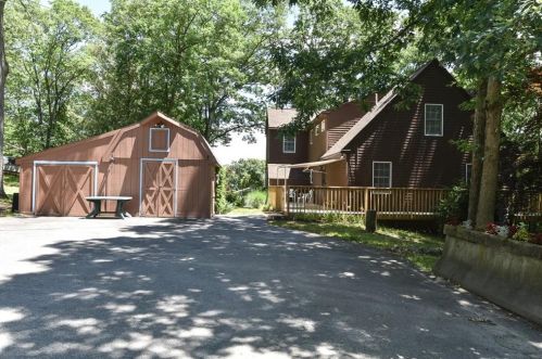 6 View St, Lincoln, RI 02865-3542