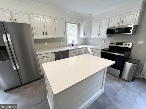 585 Artis Dr, Dover DE  19904-5626 exterior