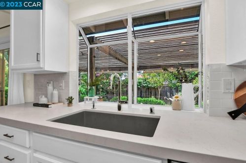 2563 Holly View Ct, Pacheco CA  94553-3457 exterior