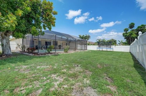 230 43rd Ter, Cape Coral FL  33904-8425 exterior