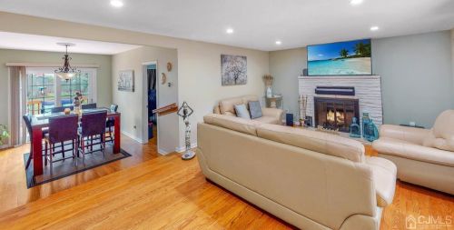 6 Princeton Ct, East Brunswick, NJ 08816-2226