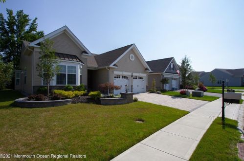 156 Sunset Dr, Tinton Falls, NJ 07724