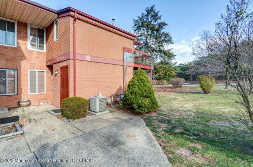 28 Newport Ct, Bricktown, NJ 08724-2039