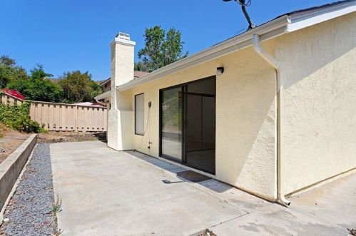 911 Concord Ct, Vista CA  92081-8925 exterior