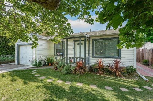 216 Low Gap Rd, Ukiah, CA 95482-3946