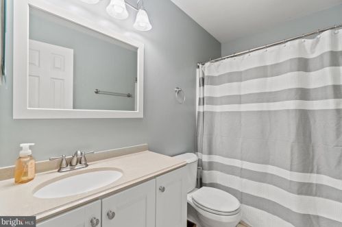 25 Countryside Dr, Fredericksburg VA  22406-4142 exterior