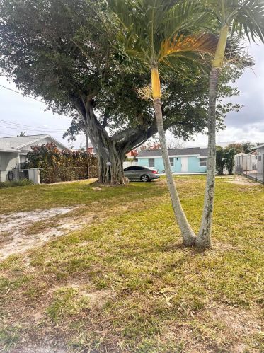 2850 Kentucky St, West Palm Beach FL  33406-4243 exterior