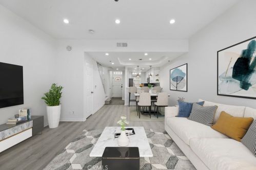 4310 Whitsett Ave, North Hollywood, CA 91604-1695