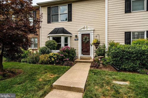 1002 Glen Dr, Glen Mills, PA 19342-8161