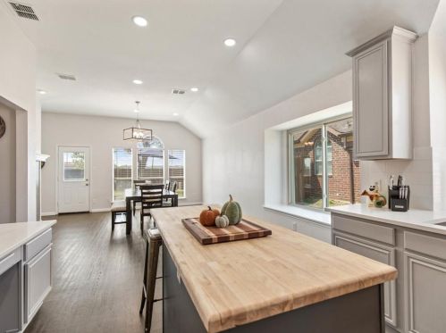 5064 San Jacinto Dr, Fort Worth TX 76137-5537 exterior