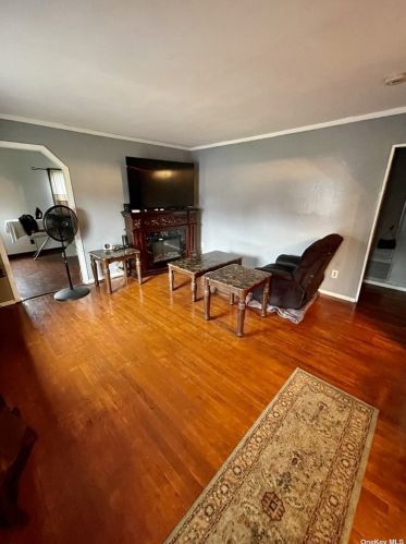 1547 Baldwin Blvd, Bayshore, NY 11706-2825
