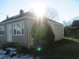 30 Bay Rd, Amityville, NY 11701-3927