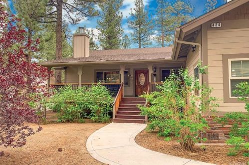 434 Pineview Dr, Big Bear City, CA 92314-9112