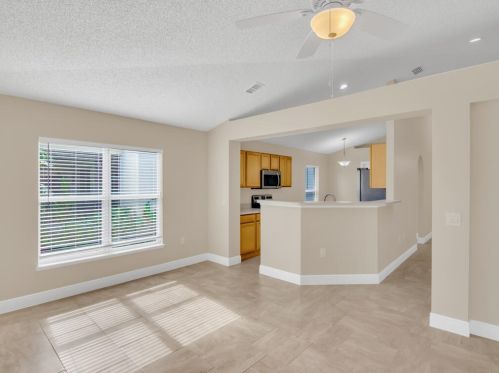 1220 25th Ter, Vero Beach FL 32968-5068 exterior