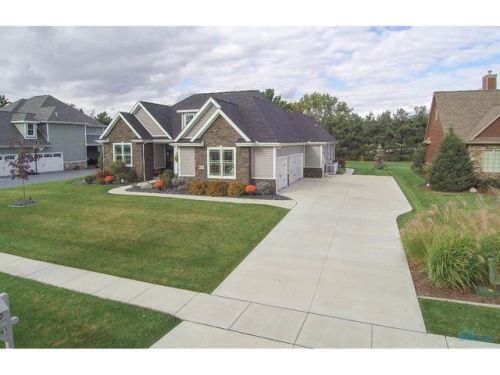 8060 Winding Ridge Blvd, Monclova, OH 43542-8302