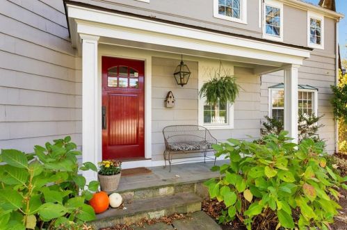 105 Bayberrie Dr, Stamford, CT 06902-2033