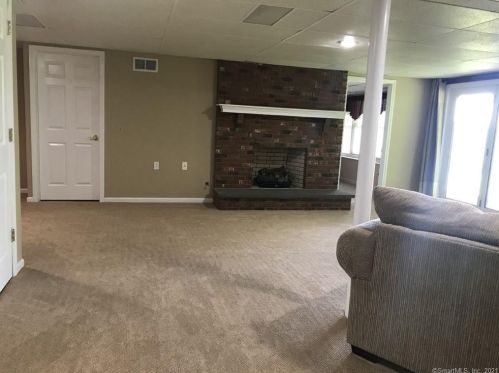 118 Oxbow Ln, Northford CT  06472-1152 exterior