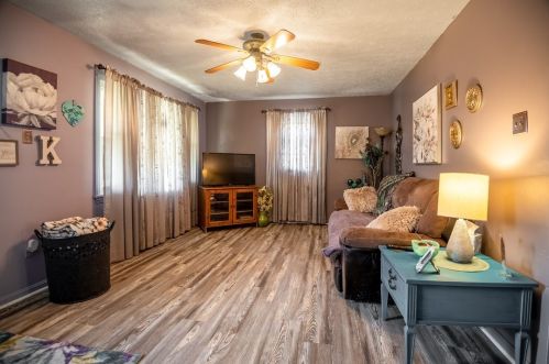 915 Park Ave, Hermitage, PA 16121-1252