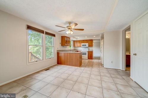 1304 Cold Harbor Ct, Herndon VA 20170-2018 exterior