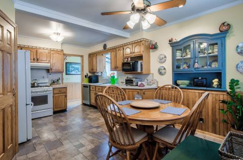 18 Surrey Rd, New Hyde Park NY  11040-2036 exterior