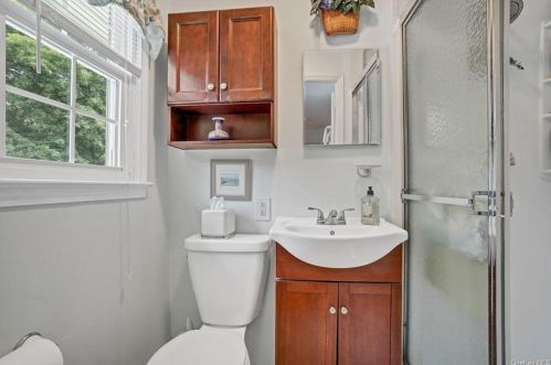 18 Mayer Dr, Airmont NY  10901-3825 exterior