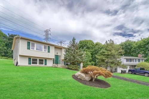 13 Skinner Ct, Tomkins Cove, NY 10986-1104