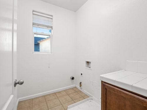 4478 Artemisa Dr, Fresno CA  93722-6450 exterior