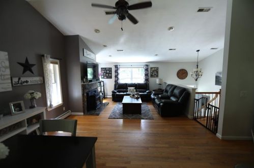 34 Tower Hill Rd, Cumberland RI  02864-1524 exterior