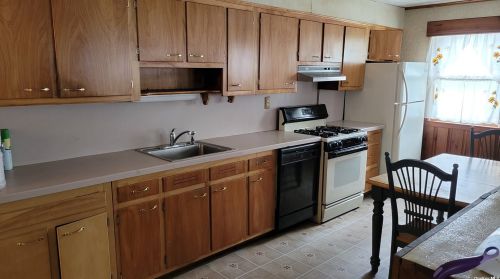 242 Sears Rd, West Islip, NY 11795-2919