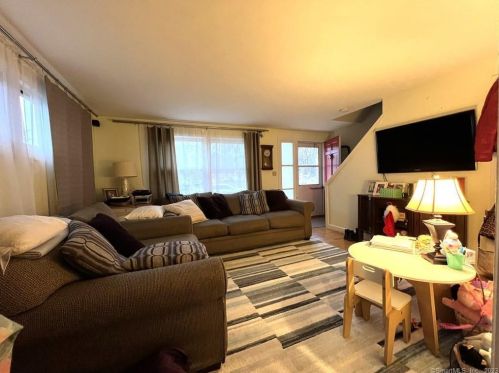 51 Mclaughlin Ter, Derby CT  06418-2126 exterior