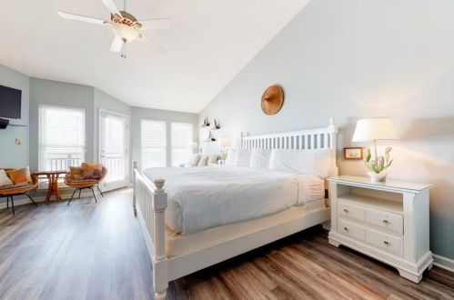 1804 Gulf Bch Dr, Saint George Island FL  32328-2827 exterior