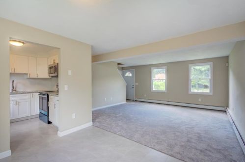 21 Belfield Dr, Providence RI  02919-1801 exterior