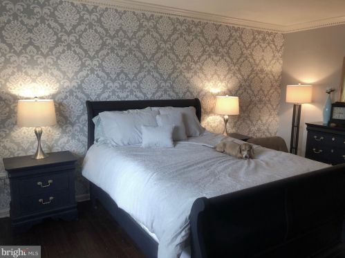 2836 Flagmaker Dr, Falls Church VA  22042-2203 exterior