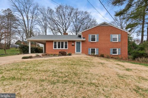 6603 Harwood Pl, Springfield, VA 22152-2418