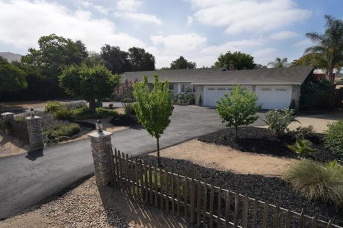 2140 Jeanie Ln, Gilroy, CA 95020-9010