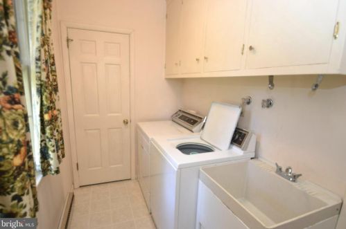 1023 Areba Ave, Swatara PA  17033-2204 exterior