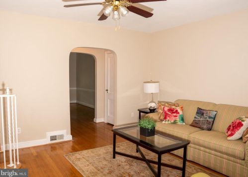 3924 R St, Washington, DC 20020-1008