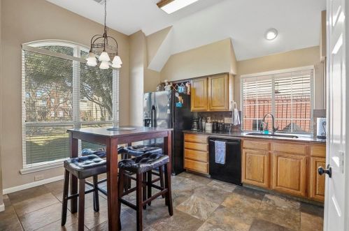 302 Pecos Trl, Irving TX 75063-4543 exterior