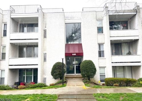 448 River Rd, Nutley, NJ 07110-3618