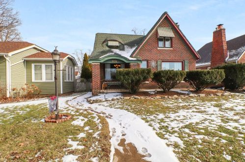 929 Lincoln St, Hobart, IN 46342-5203