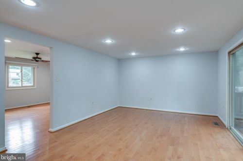 2308 Whitetail Ct, Herndon VA  20191-3018 exterior