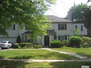 52 Lawrence Ave, Meadowmere Park, NY 11559-1436