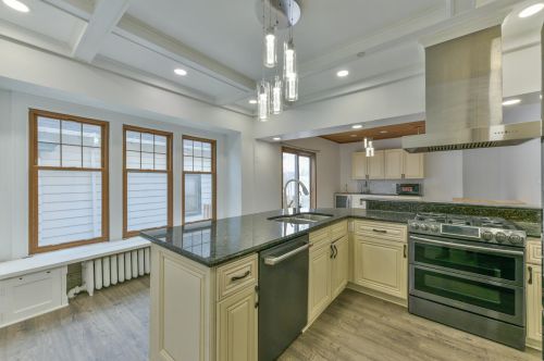 3531 Murray Ave, Milwaukee WI  53211-2525 exterior