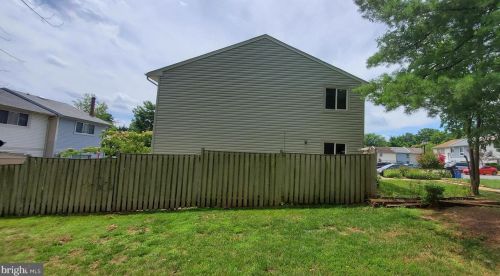 425 Reneau Way, Herndon VA  20170-4521 exterior