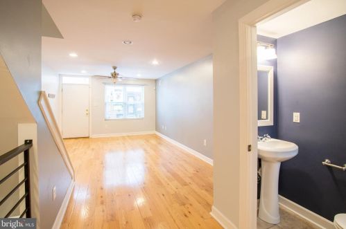 2033 Manton St, Philadelphia PA  19146-4327 exterior