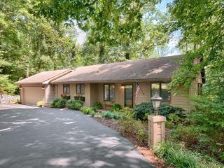 725 Greenwood Dr, Hendersonville NC  28791-1907 exterior