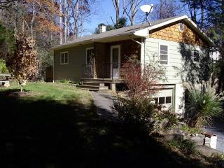 101 Knauth Rd, Asheville, NC 28805-2038