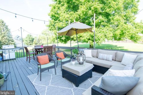 156 Whitney Ln, Southampton PA  18954-1080 exterior