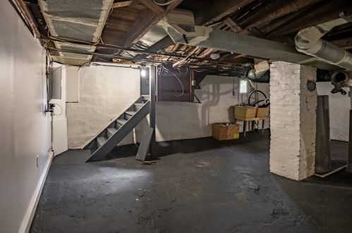 1231 Negley St, Hermitage PA  16121-1728 exterior